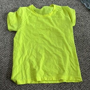 Lululemon Athletica Yellow Short Sleeve Tee